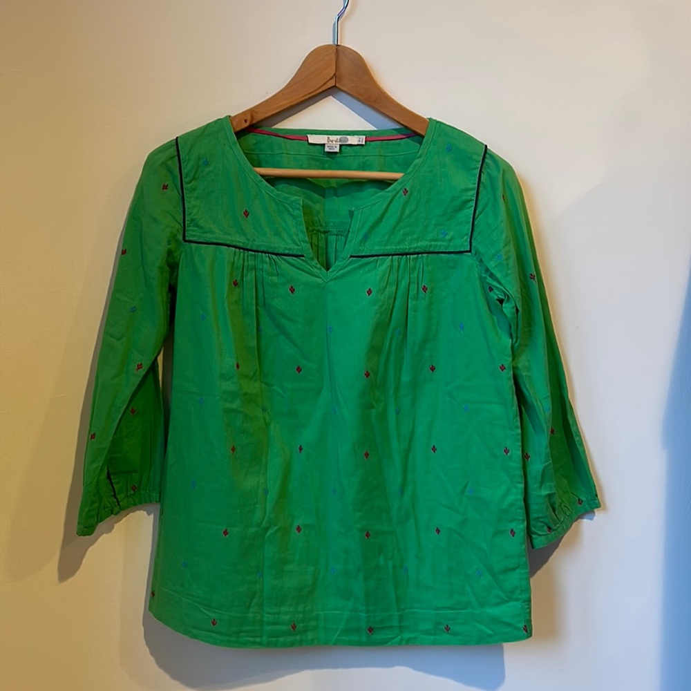 Boden Cotswold Weekend top in bright green size 2